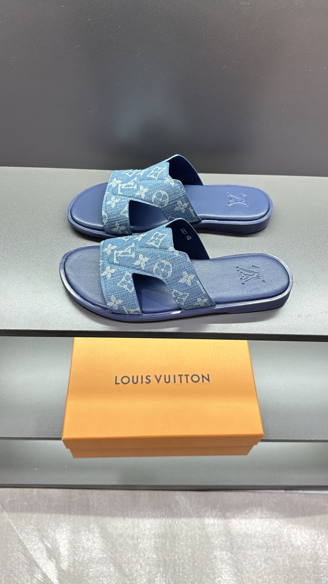 Louis Vuitton Slippers